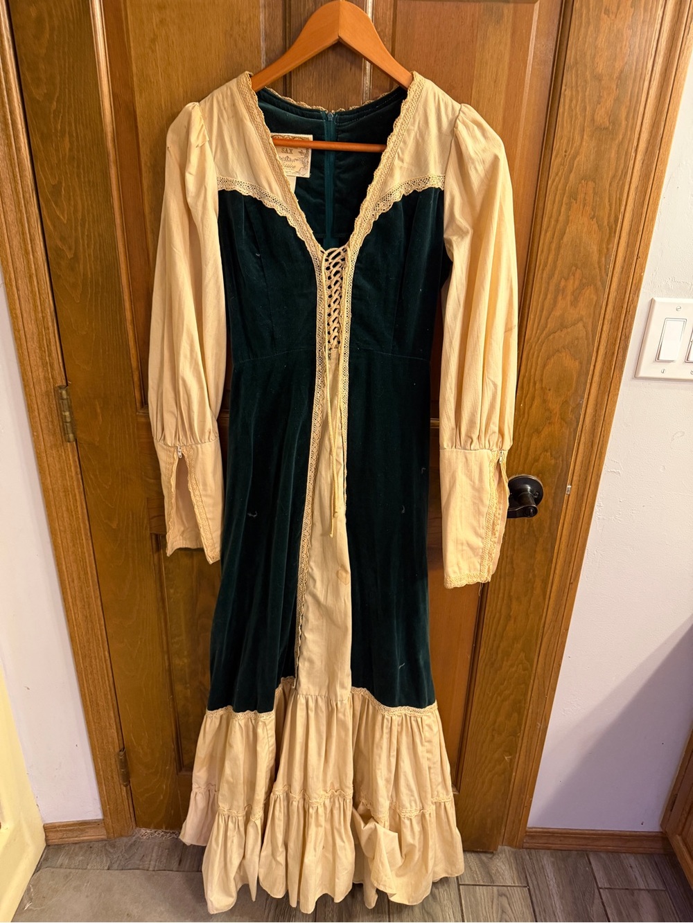 Vintage 70s Gunne Sax Green Velvet & Cream Lace Prairie Dress Cottagecore Fair